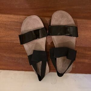Munro Women's Black Sandals